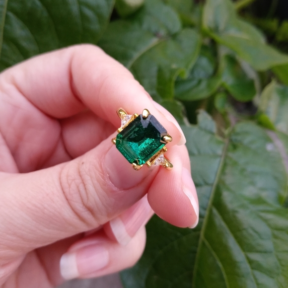 Unlisted Jewelry - Ring